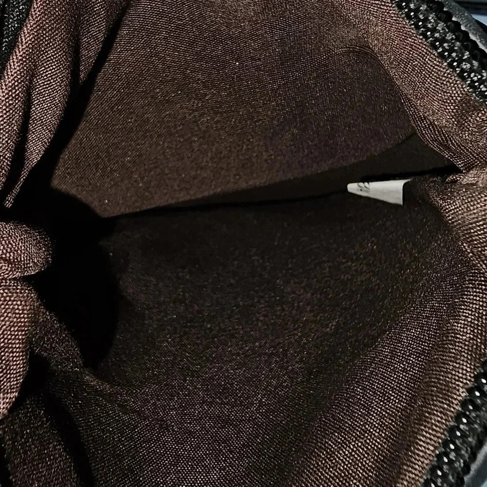 Moda CrossBody Bag Vegan Leather  Embellishment Pattern Zip Closure - Picture 8 of 8